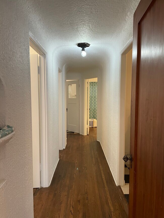 Hallway - 616 Magnolia Ave