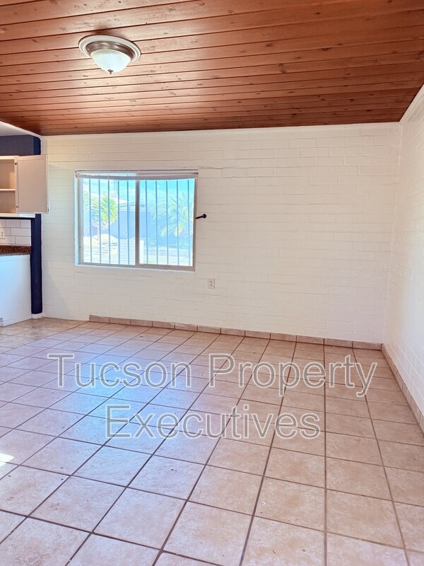 Foto del edificio - 232 W Flores St