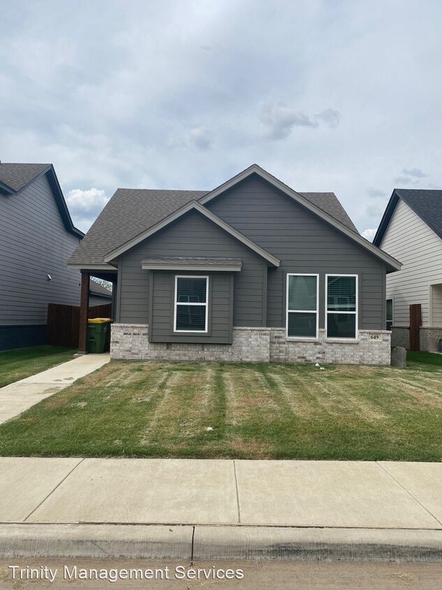 Primary Photo - 3 br, 2 bath House - 649 The Cottages
