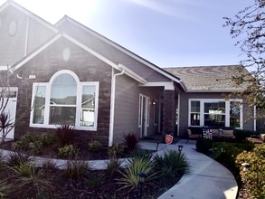 Building Photo - 471 Rosewood Ave