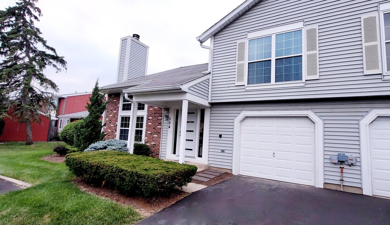 594 Pontiac Ln, Bolingbrook, IL 60440 Townhome Rentals in Bolingbrook