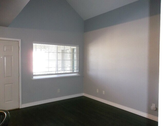 Building Photo - Updated 2-Story Condo Near CSU