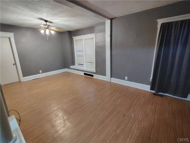 Foto del edificio - 147 E Matson Ave