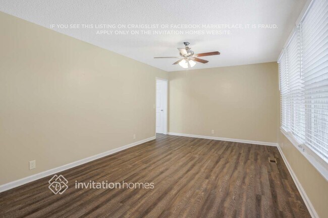 Foto del edificio - 221 Elysian Fields Rd