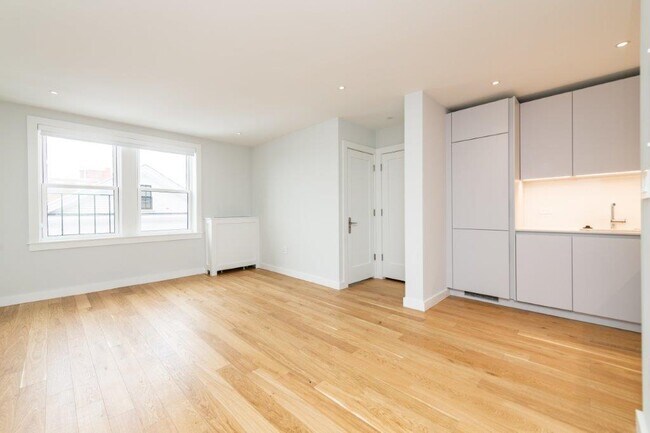 Foto del edificio - 123-125 Highland Ave. Unit 21D