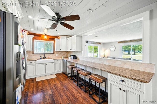 Foto del edificio - 5021 Lakeborn Dr