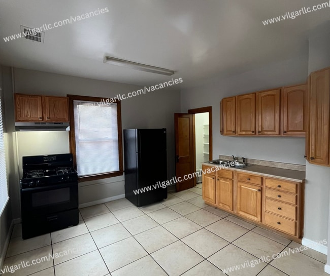 Building Photo - 461 Hayes St