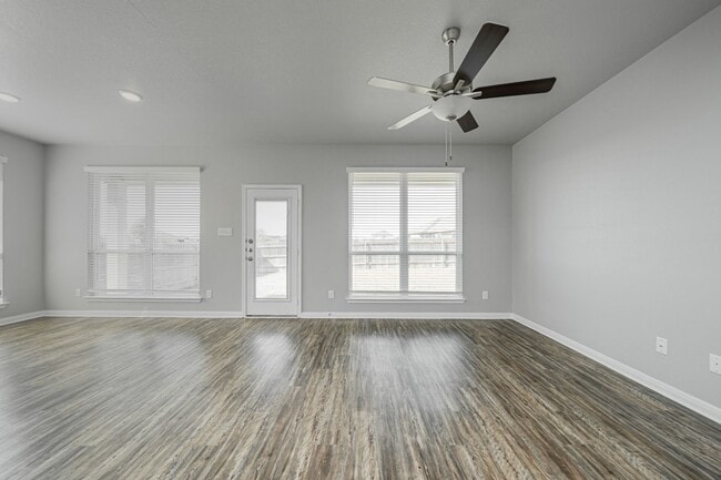 Building Photo - 614 Hollyhock Dr