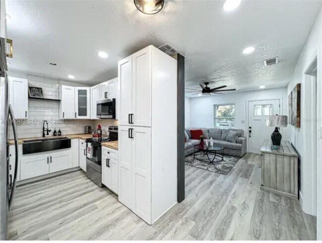 Foto del edificio - 5345 Avon Ct