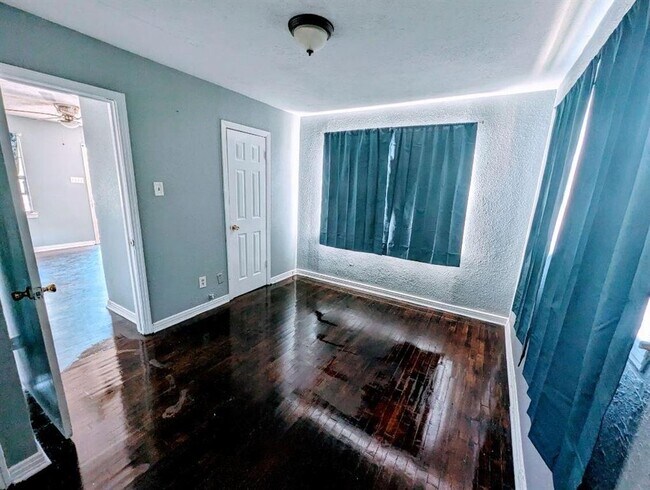 Foto del edificio - 801 N 66th St