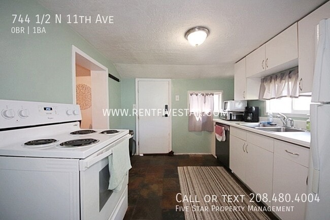 Building Photo - 744 1/2 N 11th Ave-