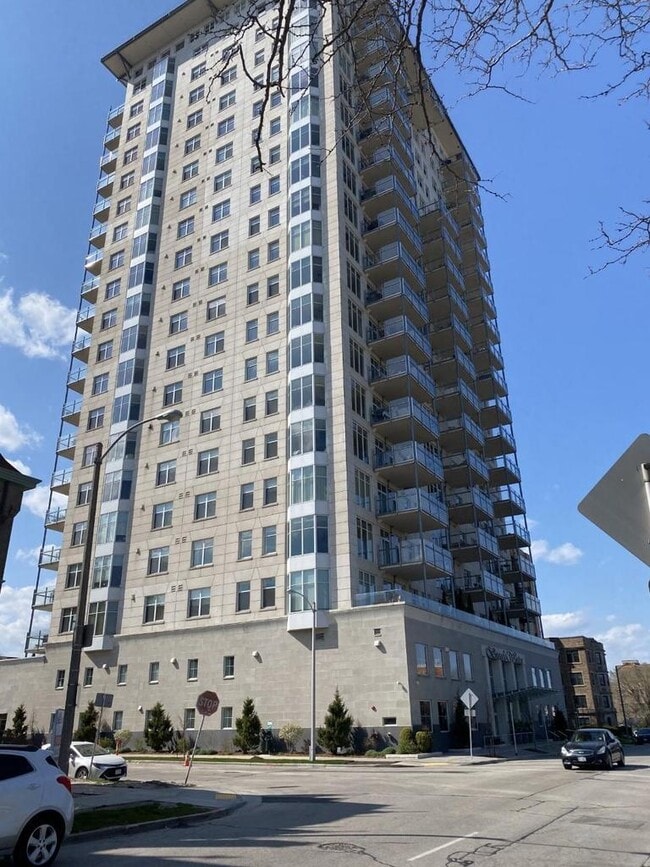 Building Photo - 1313 N Franklin Pl