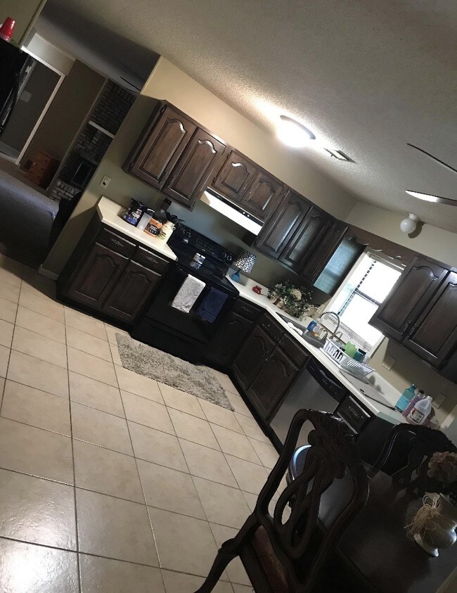 Building Photo - 3308 Redwood Cove