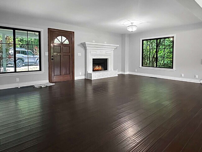 Foto del edificio - Modern Lake Lanier Retreat | 3BR/3.5BA | Private Swim Dock