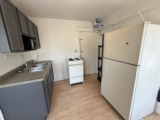 Foto del edificio - 106 W Stroud St