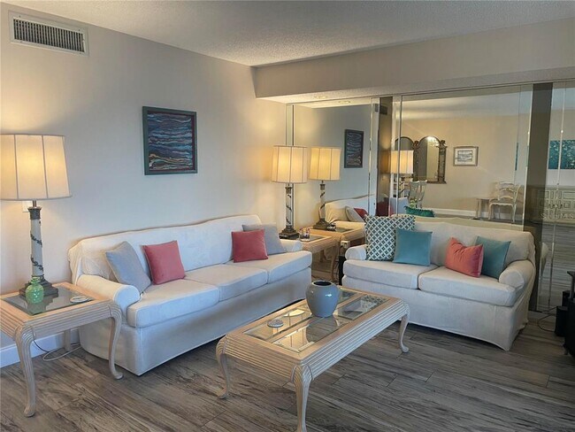 Foto del edificio - 6020 Shore Blvd S