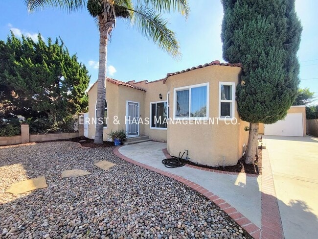 Foto del edificio - 2666 E Madison St