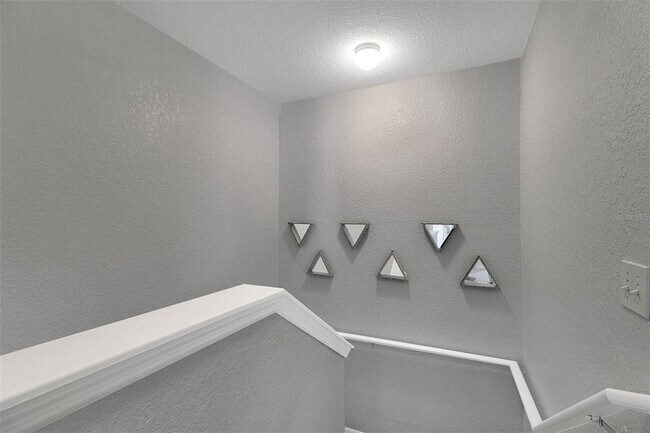 Foto del edificio - 4561 Yellowgold Rd E