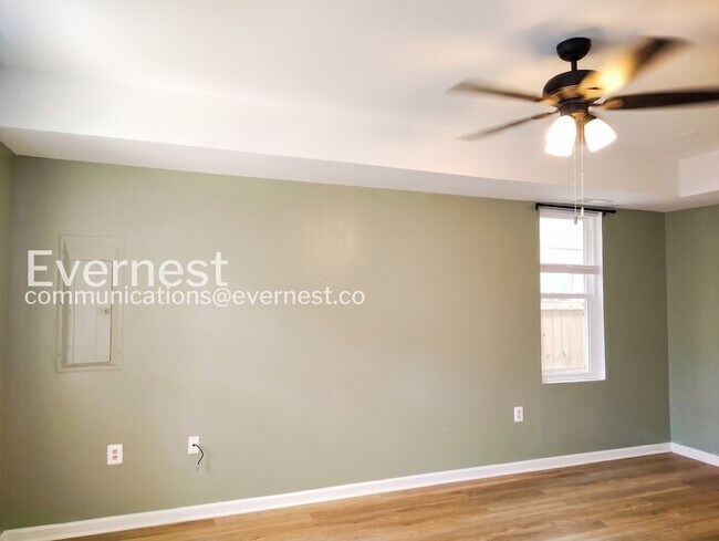 Foto del edificio - 217 E 5th St