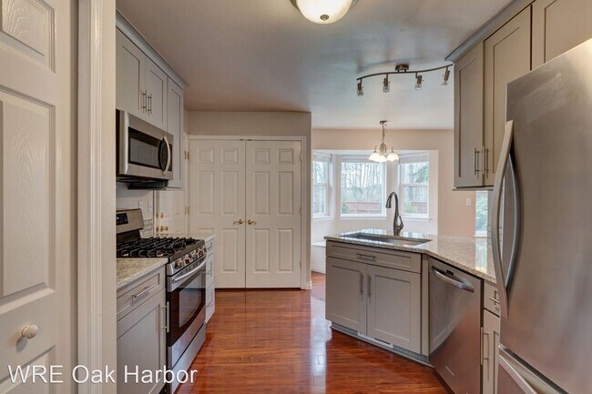 Building Photo - 3 br, 2.5 bath House - 2124 SW Rosario Pl