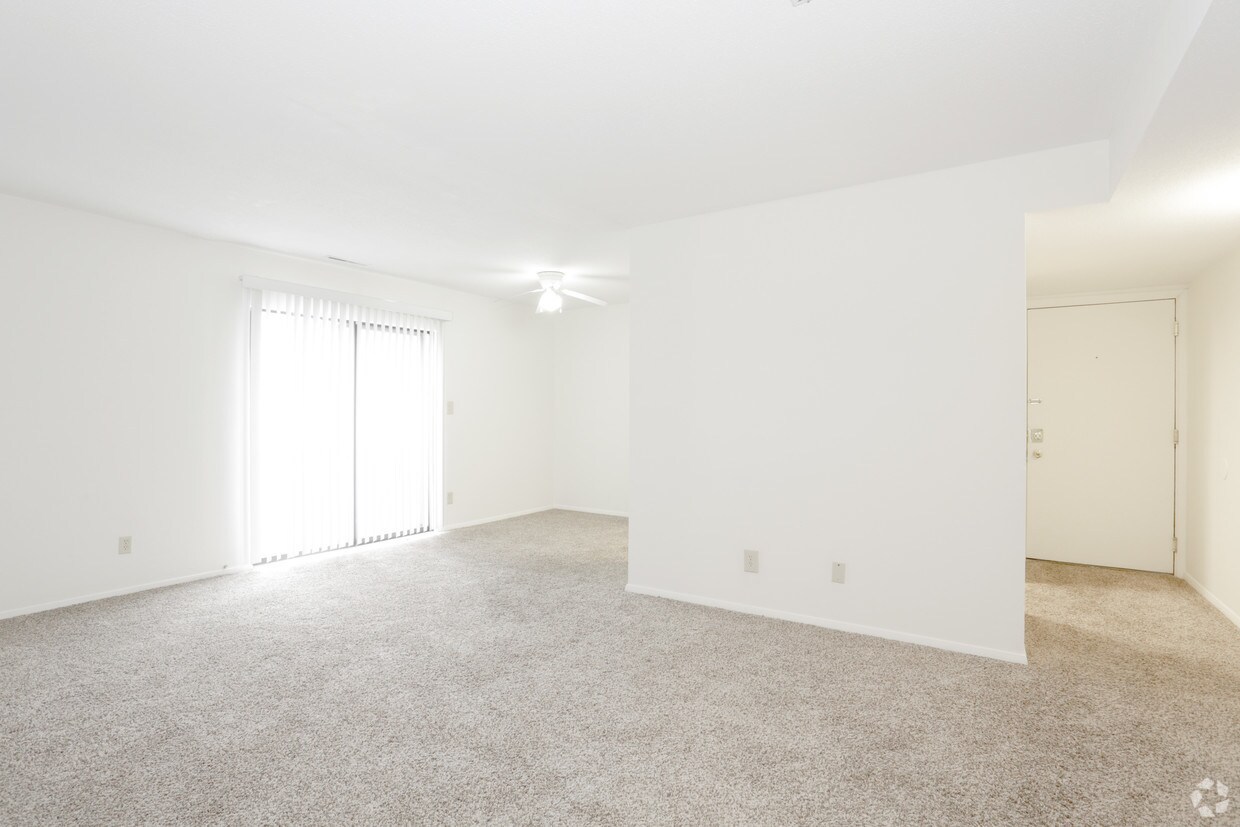 Primary Photo - 908 N Broadway Ave