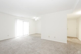 Building Photo - 904 N Broadway Ave