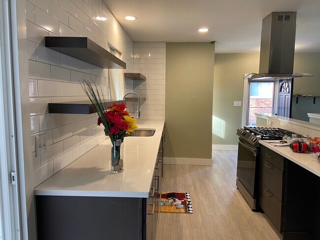 Foto del edificio - 1103 Ravenwood Ave