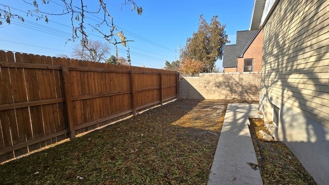 Building Photo - 905 Charlton Cir