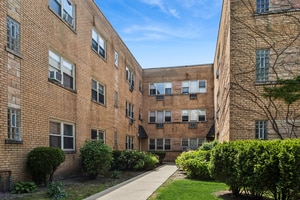 Building Photo - 1711 W Estes Ave