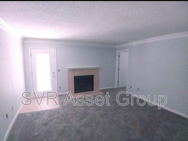 Building Photo - 100 Fairway