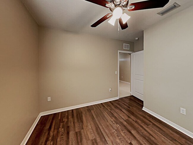 Foto del edificio - 14932 Flowing Gold Dr