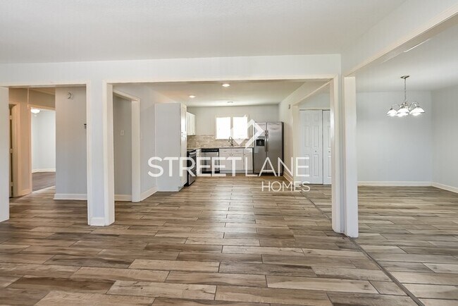 Building Photo - REDUCED!