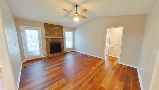 Building Photo - 928 Winterberry Dr