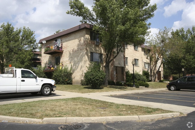 Building Photo - 1706 W Victoria Ln