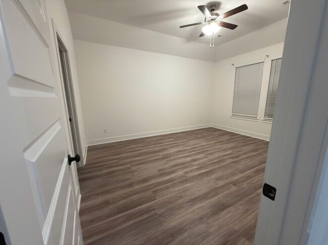 Building Photo - 4225 Florentina Ave