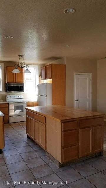 Building Photo - 1330 N 1570 W