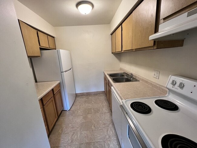 Building Photo - 6063 Briarcliff Path