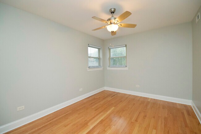 Building Photo - 1343 W Winona St