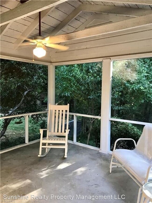 Building Photo - 3 br, 1.5 bath House - 1408 Wendover Dr