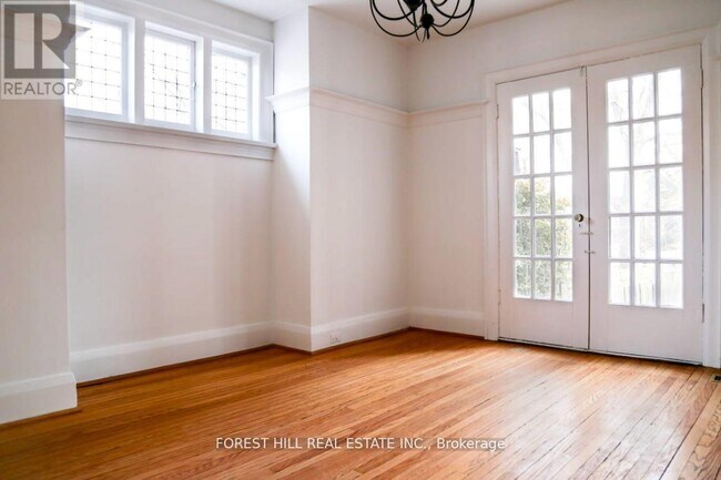 Building Photo - 307 Sheldrake Blvd