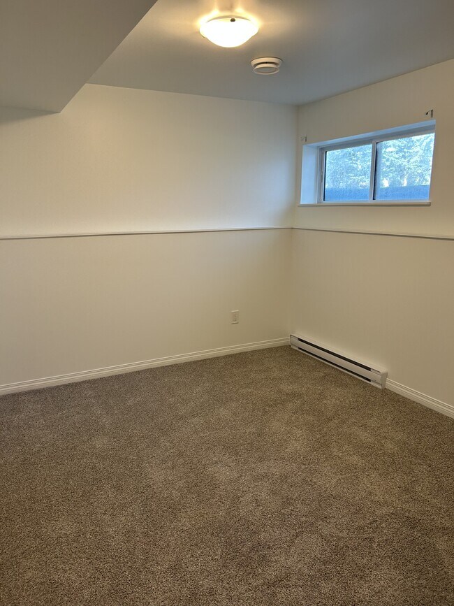 Building Photo - 6315-6122 122 Ave NW