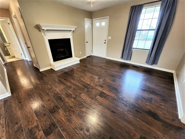 Building Photo - Nicely remodeled 3BR/2BA house just 15 min...
