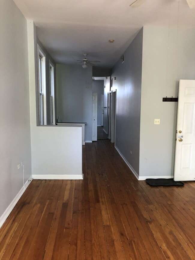 Building Photo - 1248 N Wolcott Ave