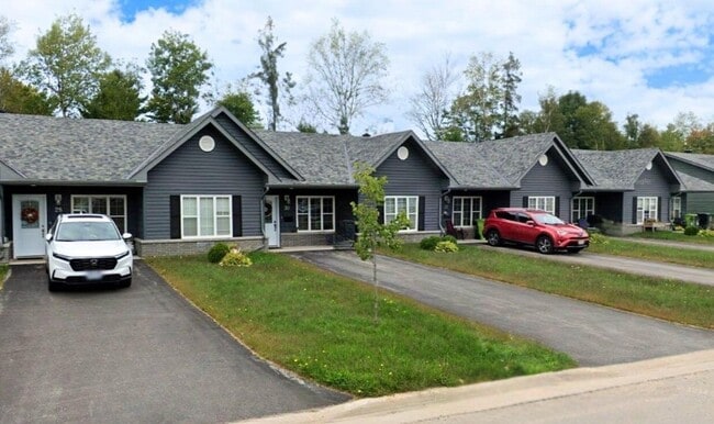 Building Photo - Eastside Village Townhomes