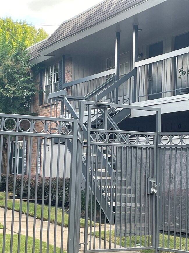 Foto del edificio - 1223 Augusta Dr