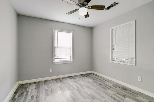 Building Photo - 7438 Bywood St