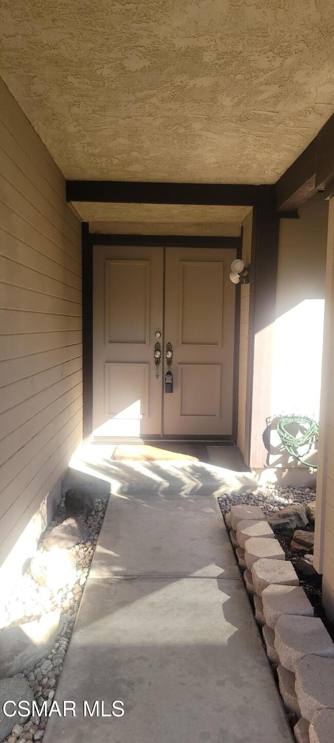 Building Photo - 611 Calle Del Sur