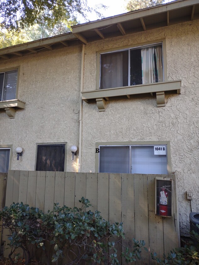 1041 W Francis St Unit B, Ontario, CA 91762 Condo for Rent in Ontario, CA