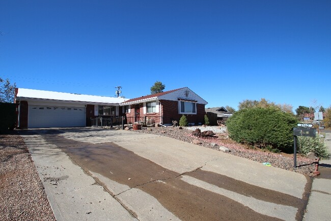 Building Photo - 2565 Willow Ln