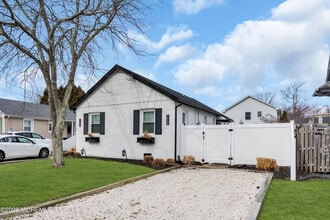 Building Photo - 1215 Lister St